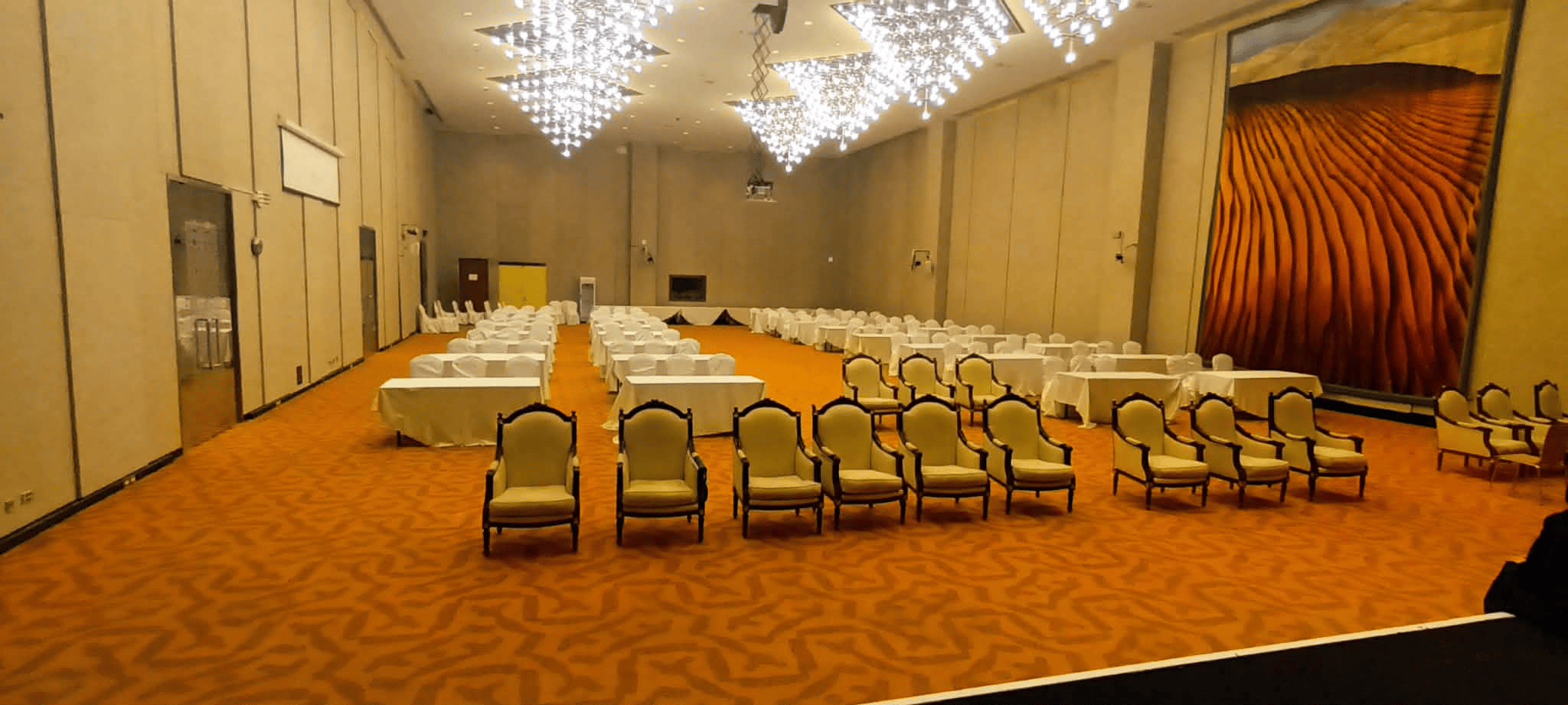 تأجير كراسي وطاولات فاخرة وملكية للحفلات بالرياض