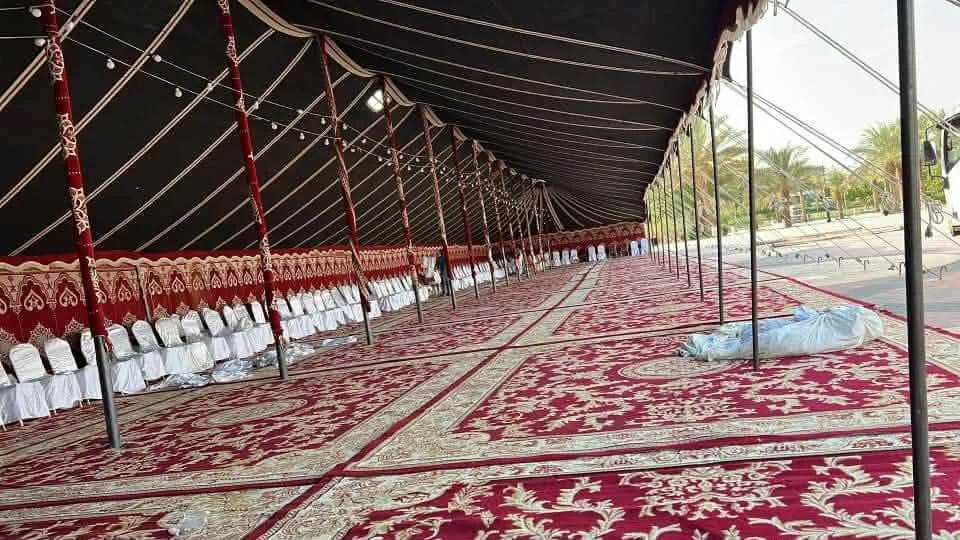 خيمة هرمية ليلية فاخرة